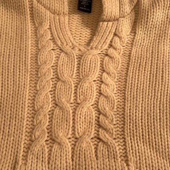 Abercrombie & Fitch 💯 lambs wool sweater - Picture 3 of 3